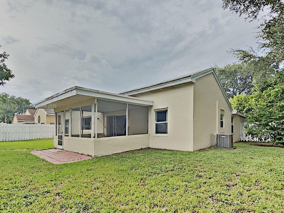 Recently Rented: $3,089 (3 beds, 2 baths, 1552 Square Feet)