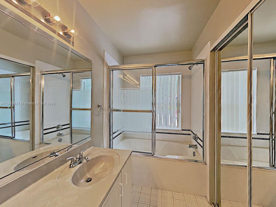 Recently Rented: $3,089 (3 beds, 2 baths, 1552 Square Feet)