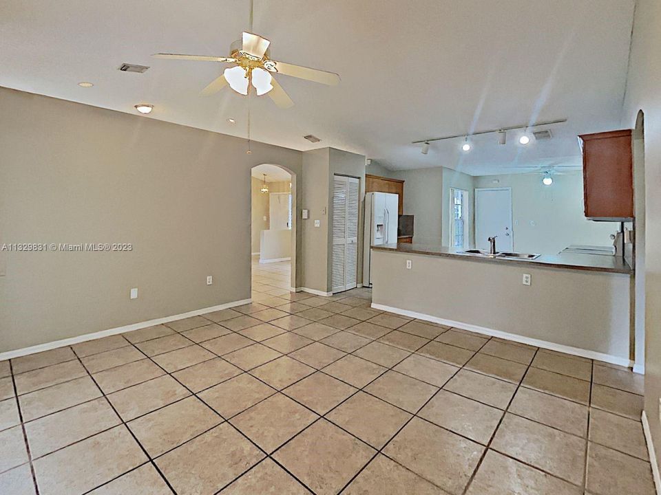 Recently Rented: $3,089 (3 beds, 2 baths, 1552 Square Feet)