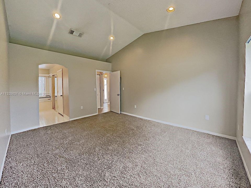 Recently Rented: $3,089 (3 beds, 2 baths, 1552 Square Feet)