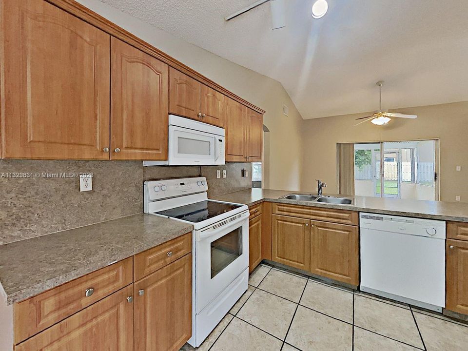 Recently Rented: $3,089 (3 beds, 2 baths, 1552 Square Feet)