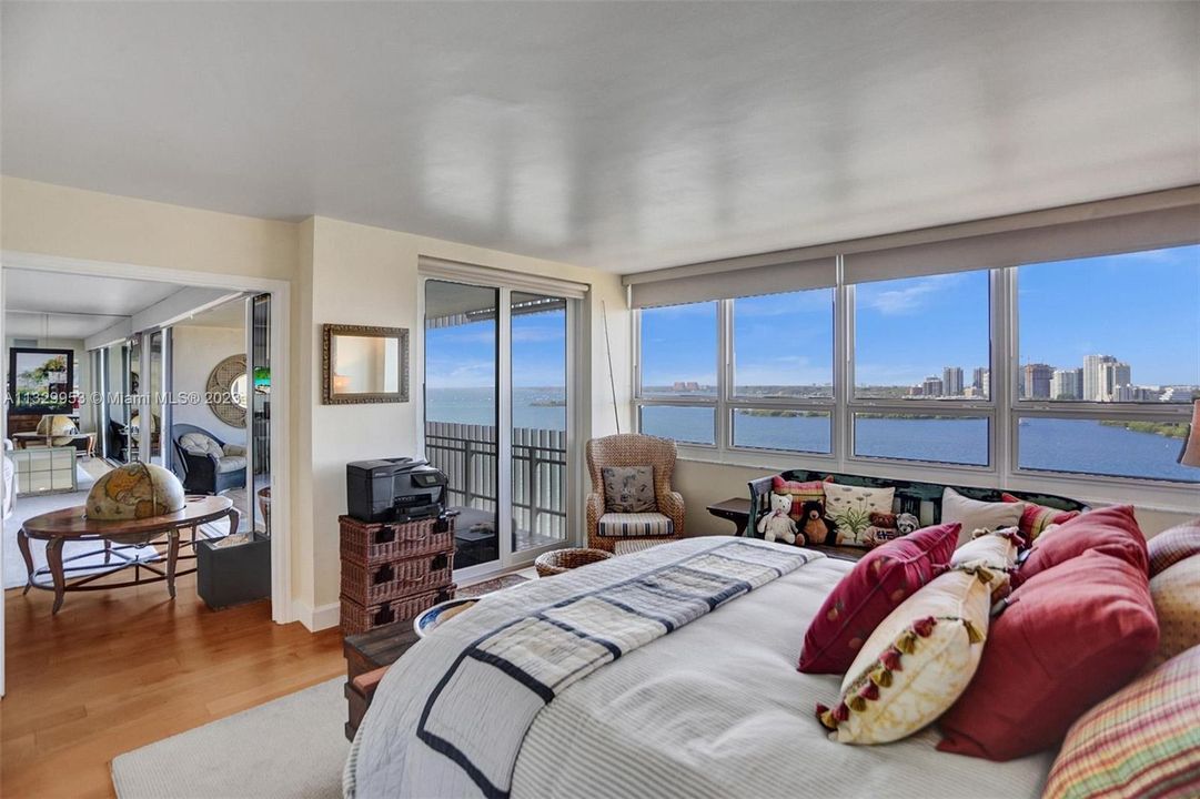 Recently Sold: $1,395,000 (2 beds, 2 baths, 1642 Square Feet)