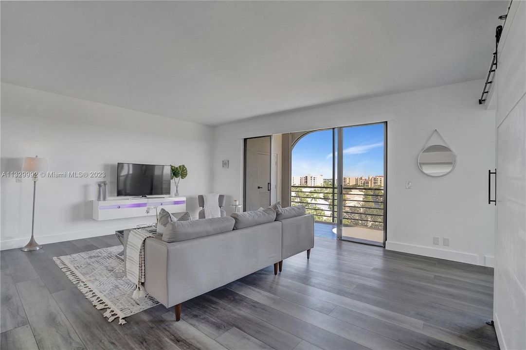 Recently Sold: $799,000 (3 beds, 2 baths, 1823 Square Feet)