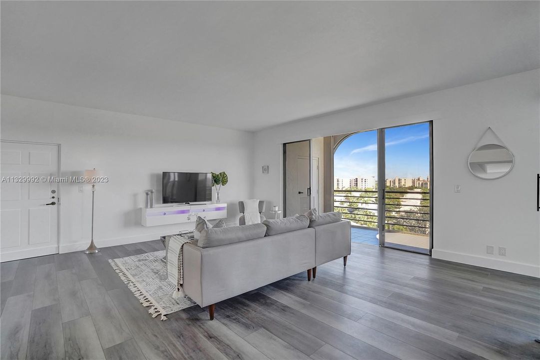 Recently Sold: $799,000 (3 beds, 2 baths, 1823 Square Feet)