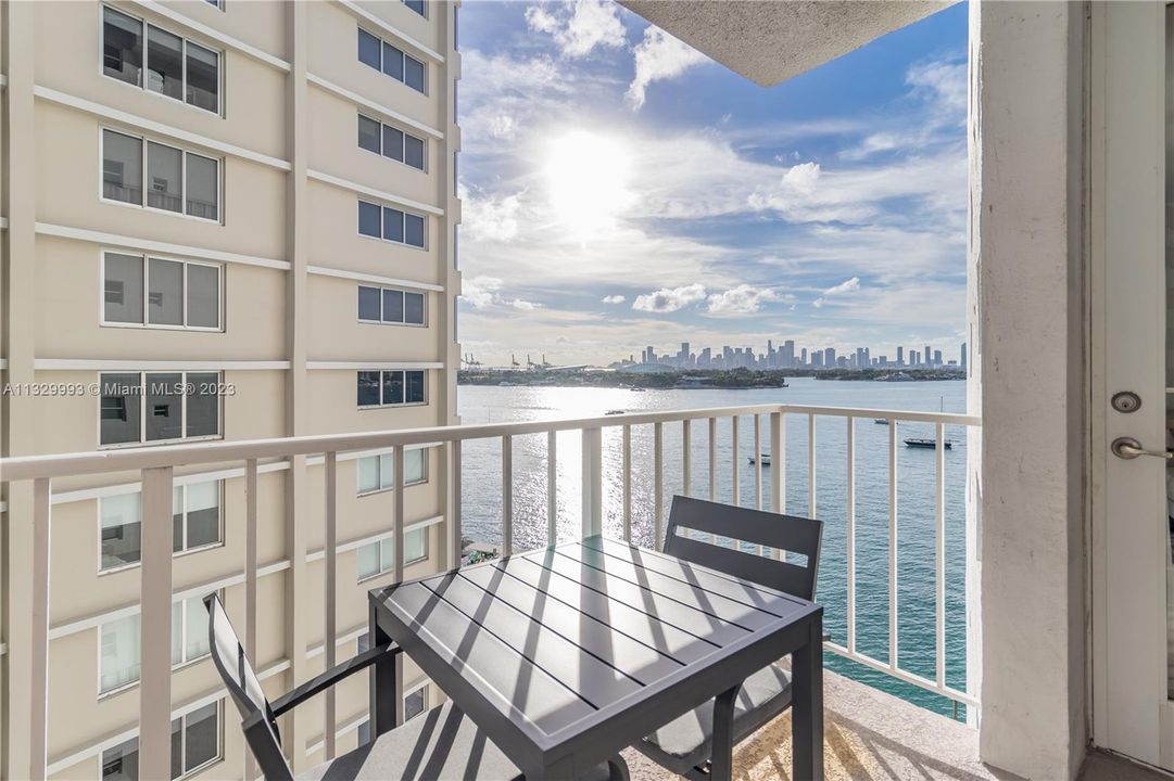 Recently Sold: $500,000 (2 beds, 2 baths, 940 Square Feet)