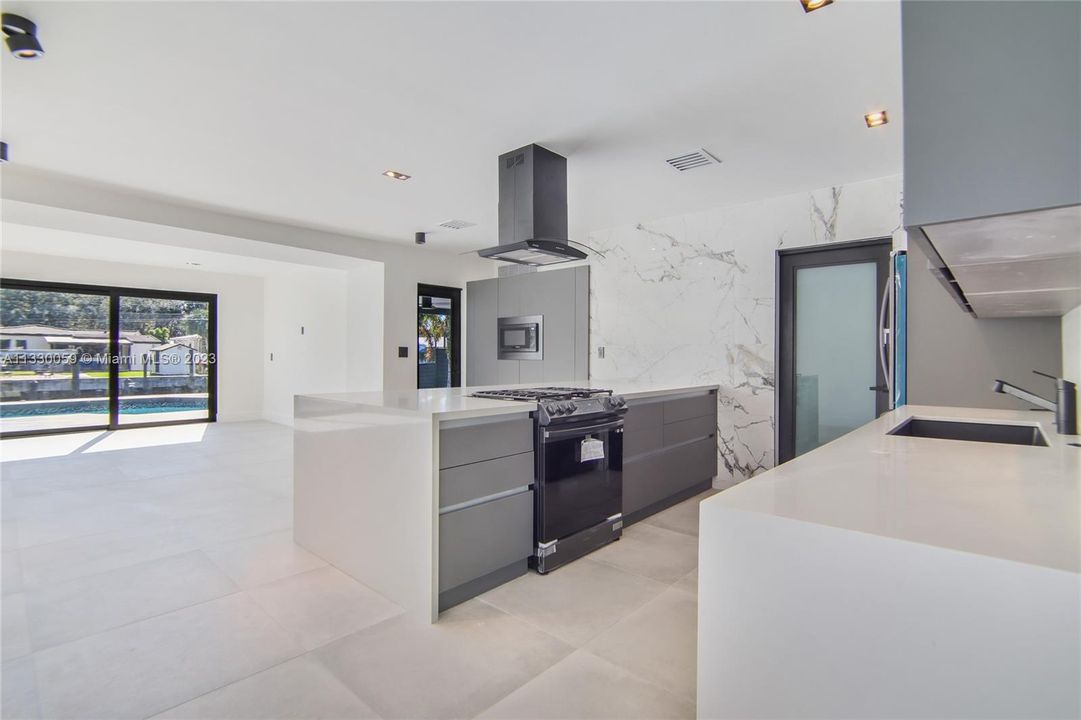 Active With Contract: $1,599,000 (3 beds, 2 baths, 1646 Square Feet)