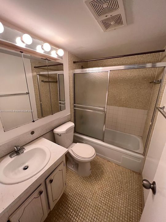 待售: $120,000 (1 贝兹, 1 浴室, 570 平方英尺)