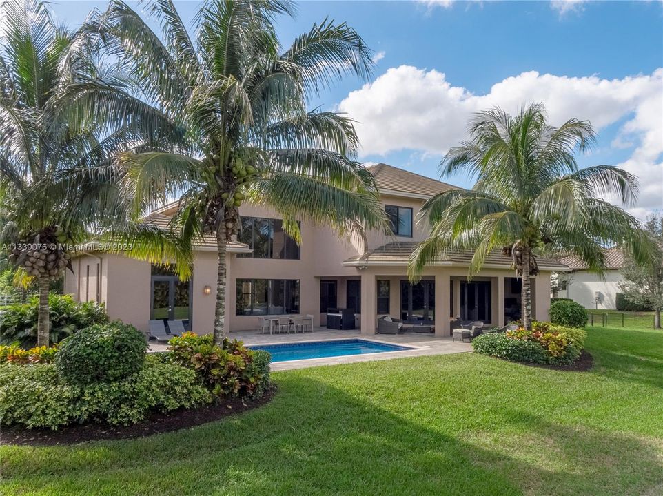 Recently Sold: $2,199,000 (5 beds, 5 baths, 4380 Square Feet)
