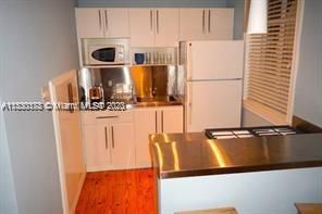 Recently Rented: $1,900 (0 beds, 1 baths, 430 Square Feet)