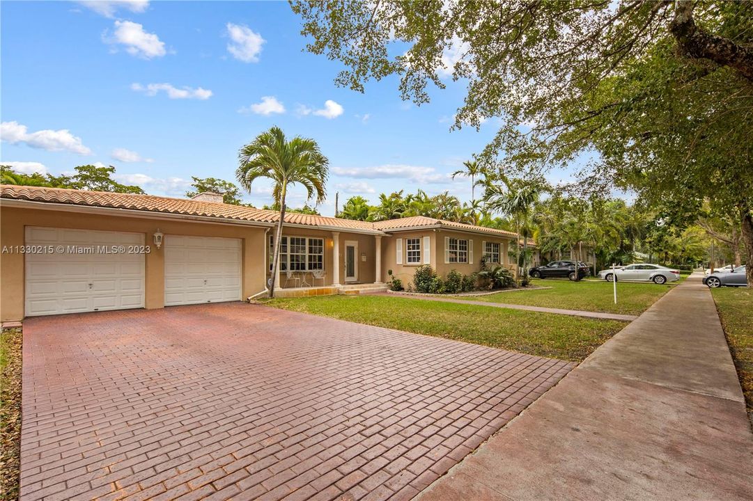 Recently Sold: $1,369,000 (4 beds, 3 baths, 1594 Square Feet)
