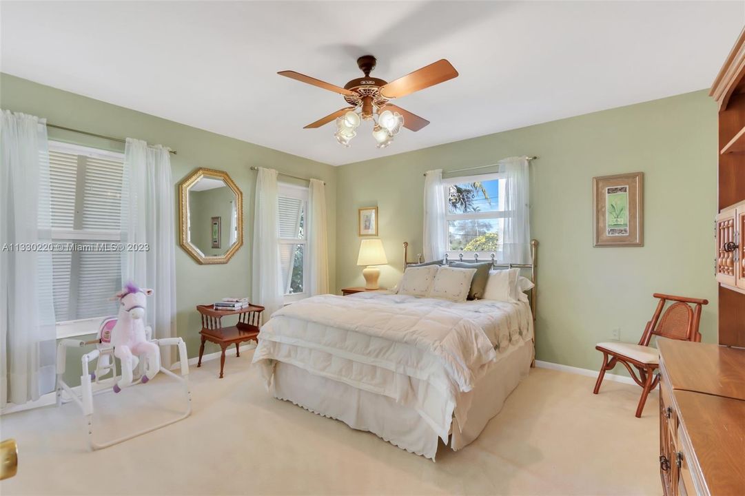 Recently Sold: $1,560,000 (3 beds, 2 baths, 2518 Square Feet)