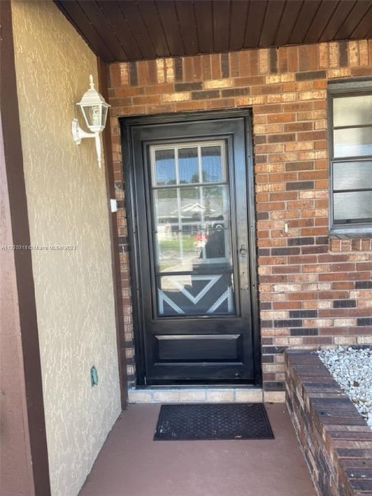 Recently Rented: $1,400 (1 beds, 1 baths, 973 Square Feet)