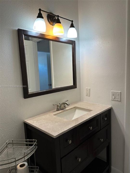 Recently Rented: $1,400 (1 beds, 1 baths, 973 Square Feet)