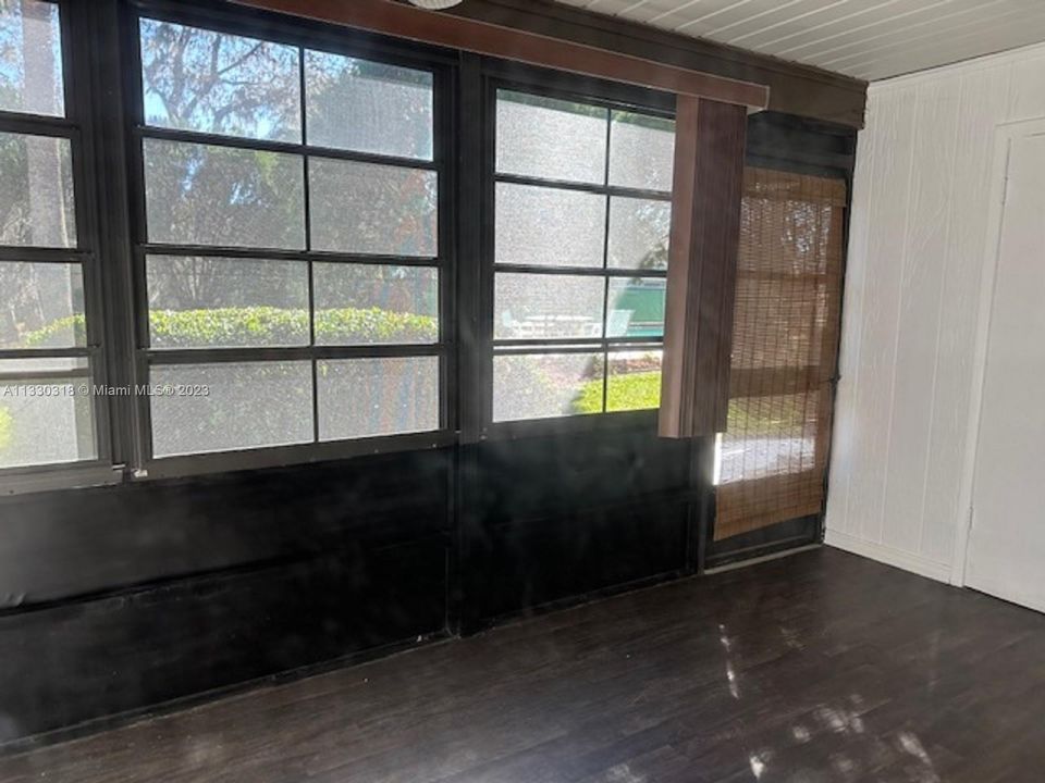 Recently Rented: $1,400 (1 beds, 1 baths, 973 Square Feet)