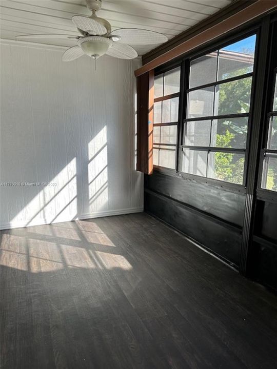 Recently Rented: $1,400 (1 beds, 1 baths, 973 Square Feet)