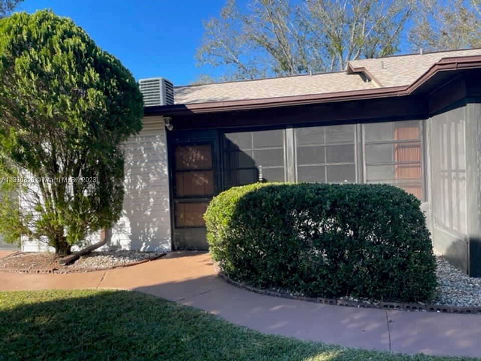 Recently Rented: $1,400 (1 beds, 1 baths, 973 Square Feet)