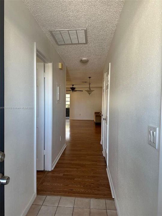 Recently Rented: $1,400 (1 beds, 1 baths, 973 Square Feet)