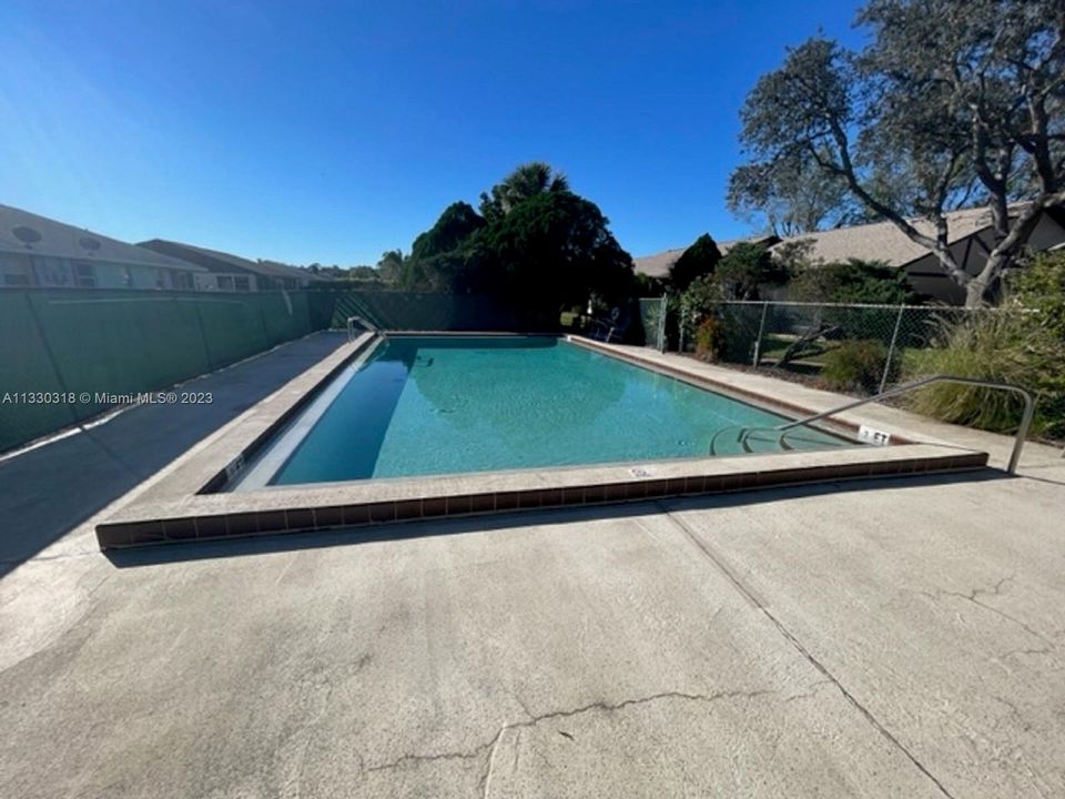 Recently Rented: $1,400 (1 beds, 1 baths, 973 Square Feet)