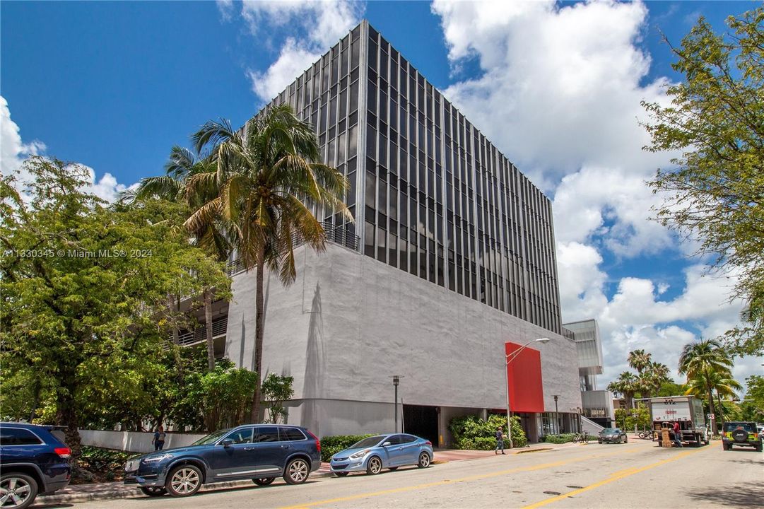 1680 Michigan Ave - Steps to Lincoln Road