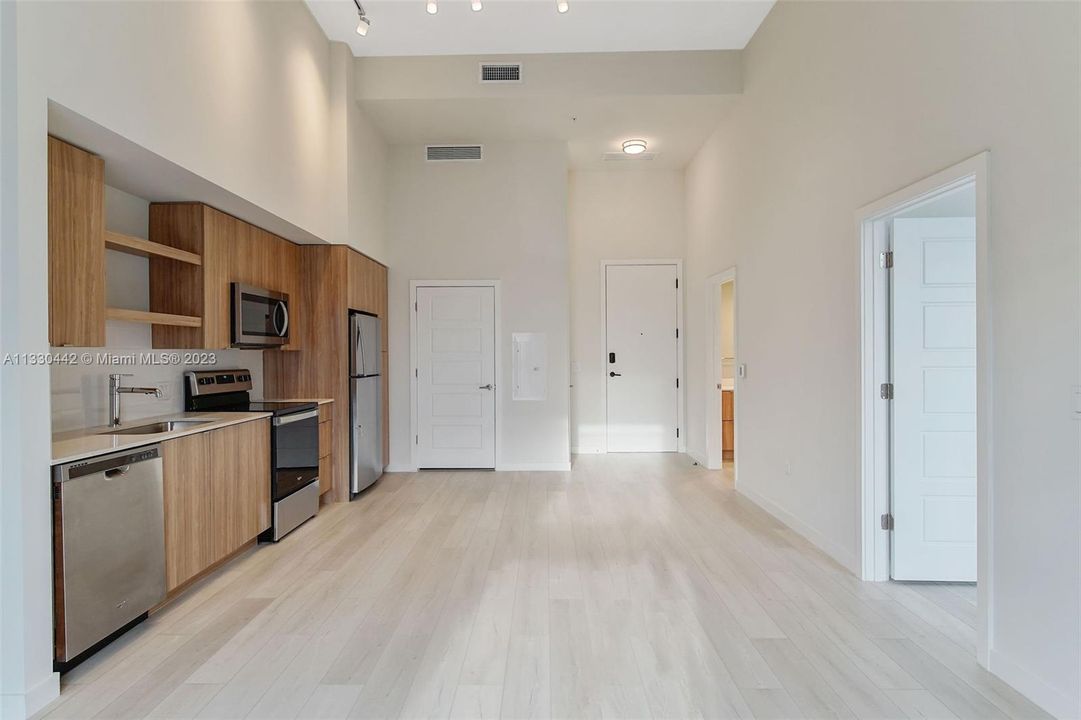 Recently Rented: $2,569 (1 beds, 1 baths, 768 Square Feet)