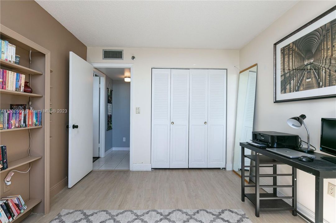 Vendido Recientemente: $219,921 (2 camas, 2 baños, 1120 Pies cuadrados)