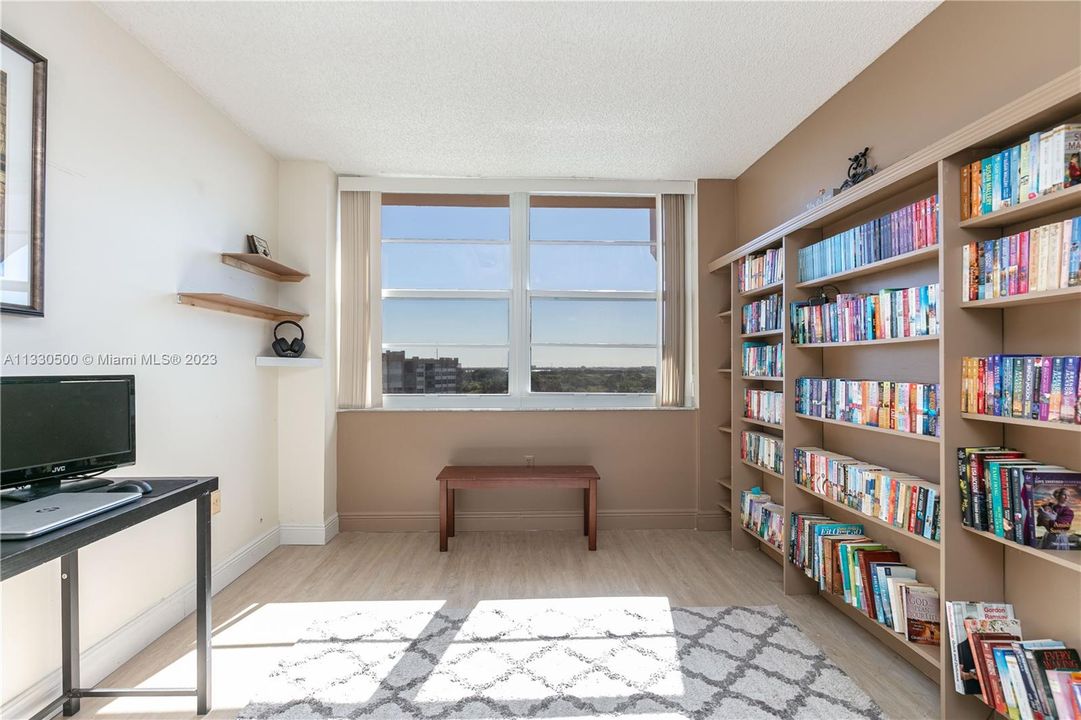 Vendido Recientemente: $219,921 (2 camas, 2 baños, 1120 Pies cuadrados)