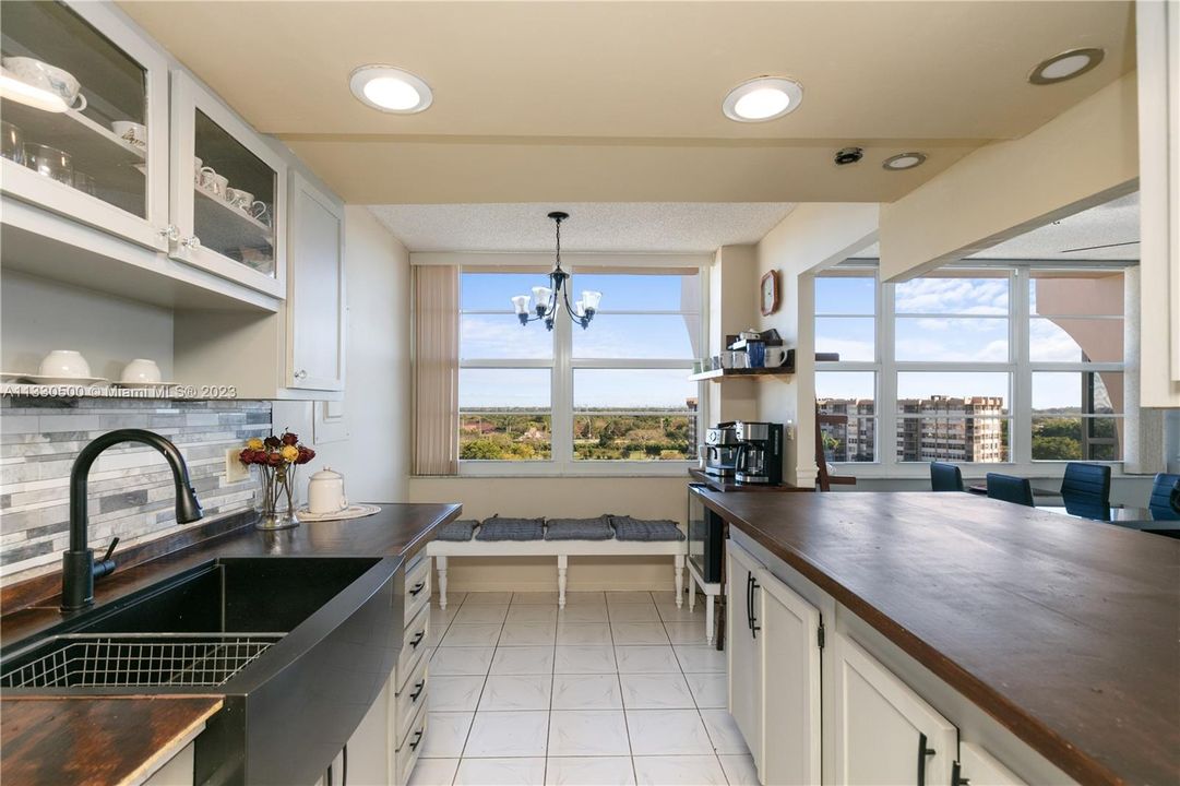 Vendido Recientemente: $219,921 (2 camas, 2 baños, 1120 Pies cuadrados)