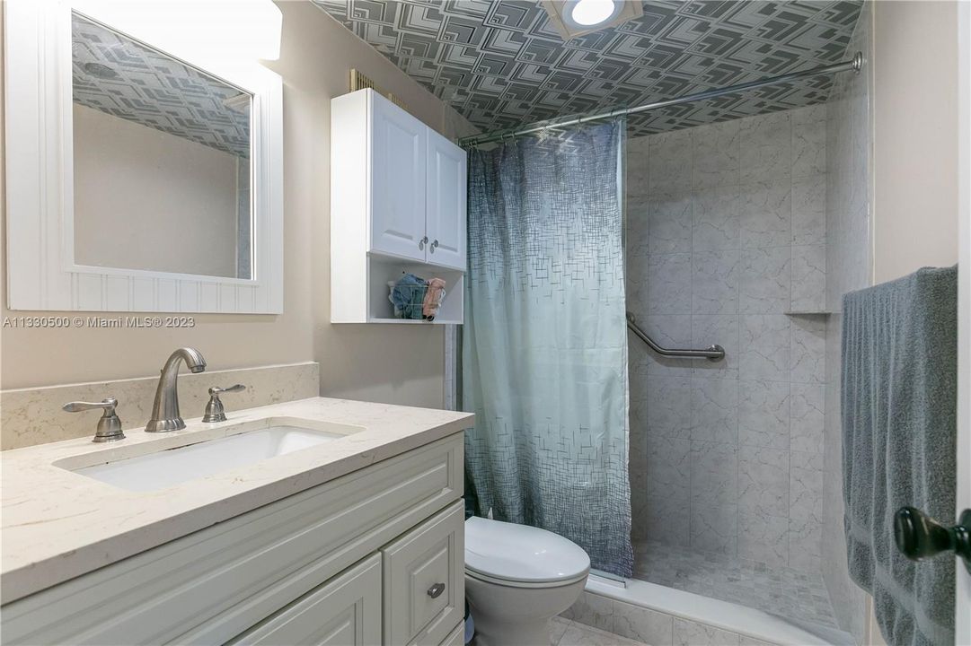 Vendido Recientemente: $219,921 (2 camas, 2 baños, 1120 Pies cuadrados)