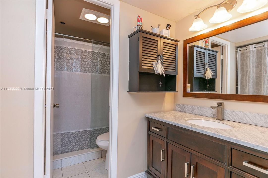 Vendido Recientemente: $219,921 (2 camas, 2 baños, 1120 Pies cuadrados)