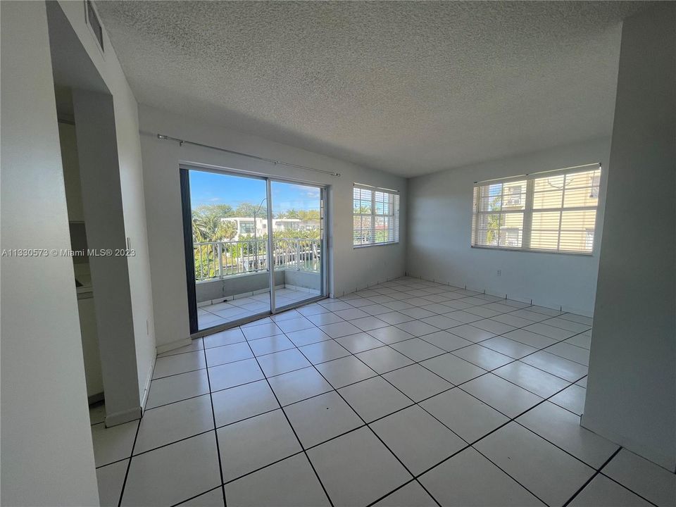 Recently Sold: $389,000 (2 beds, 2 baths, 890 Square Feet)