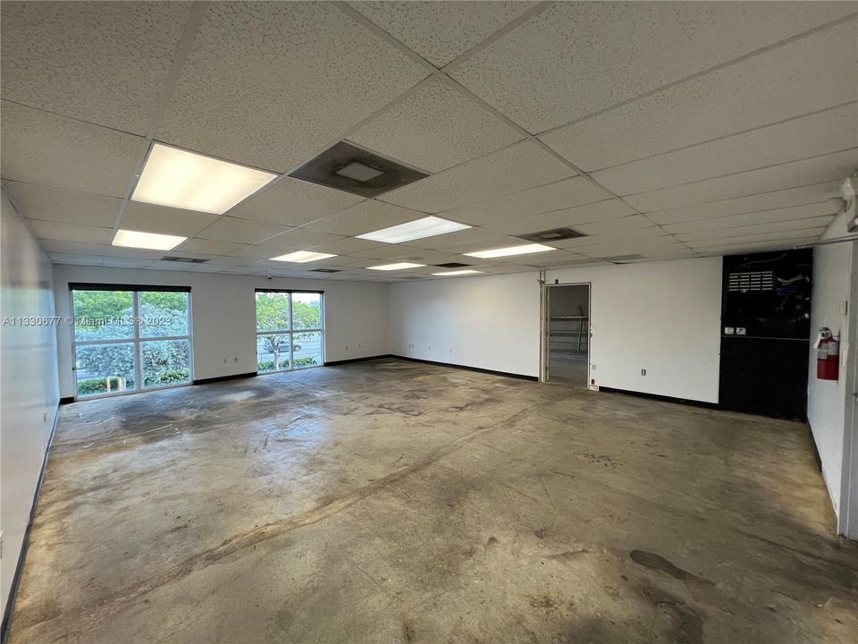 mezzanine  office Spacecan be reconverted to open storage space