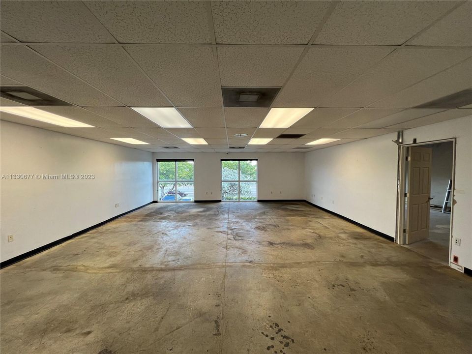 Mezzanine - office Spacecan be reconverted to open storage space