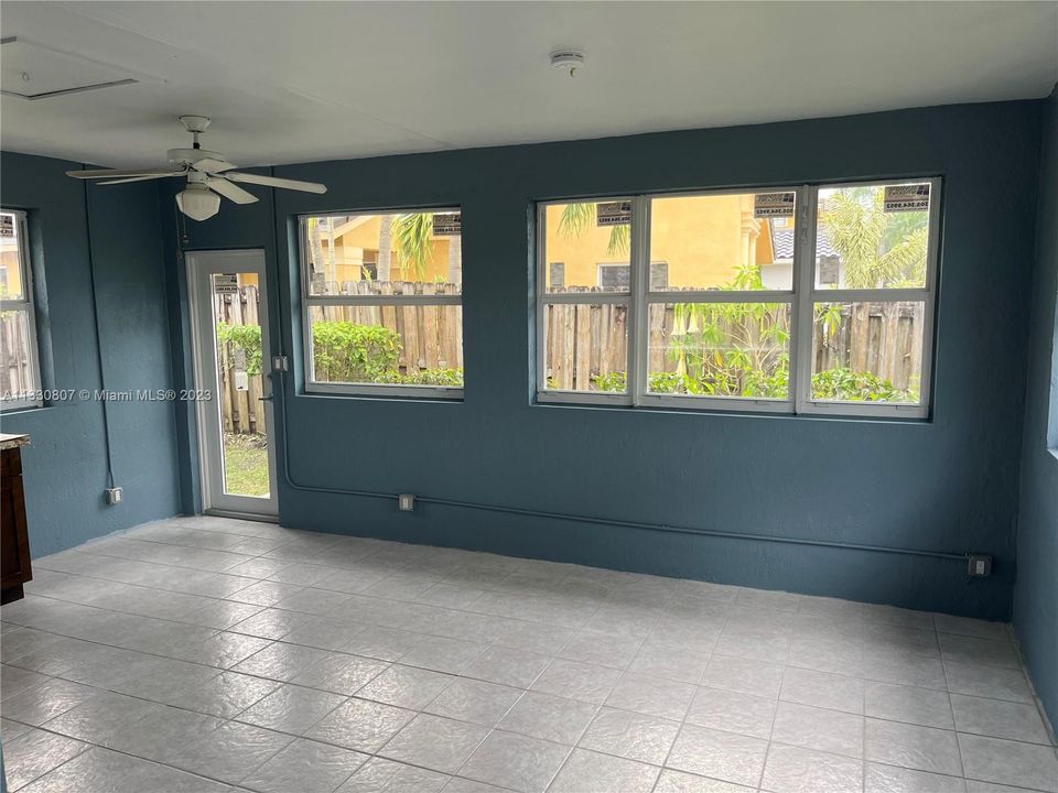 Vendido Recientemente: $490,900 (3 camas, 2 baños, 1802 Pies cuadrados)