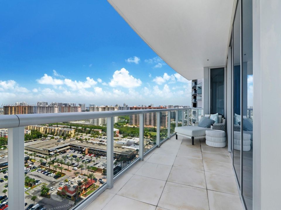 Recently Sold: $3,600,000 (4 beds, 4 baths, 2394 Square Feet)