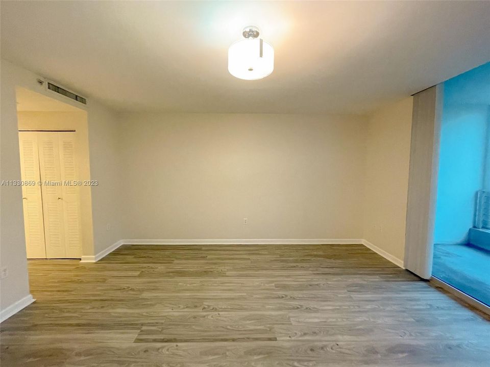 Recently Sold: $535,000 (1 beds, 1 baths, 878 Square Feet)