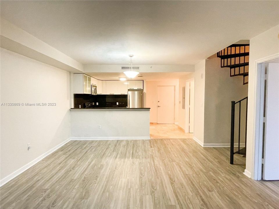 Recently Sold: $535,000 (1 beds, 1 baths, 878 Square Feet)