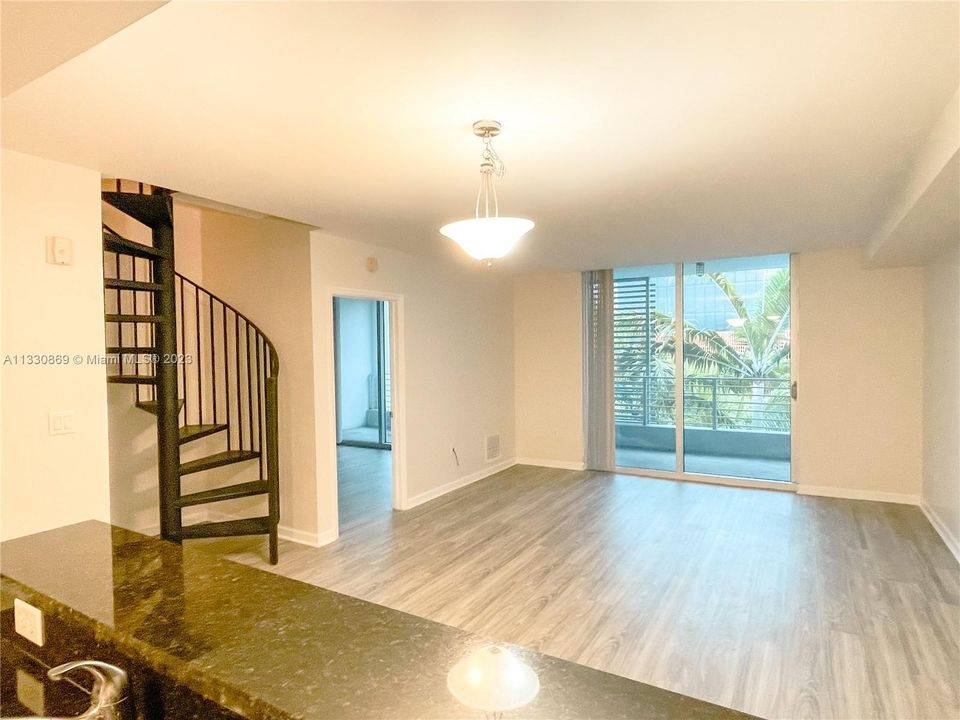 Recently Sold: $535,000 (1 beds, 1 baths, 878 Square Feet)