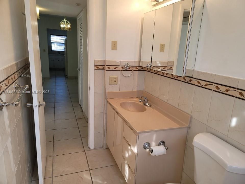 Recently Sold: $110,000 (1 beds, 1 baths, 720 Square Feet)