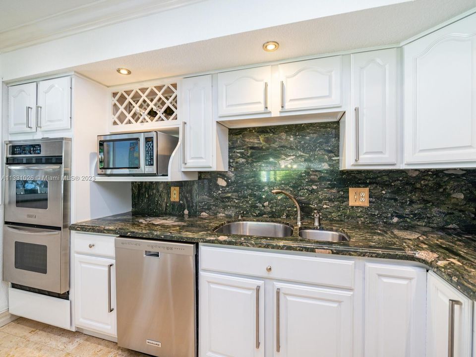 Recently Rented: $8,750 (4 beds, 5 baths, 2544 Square Feet)