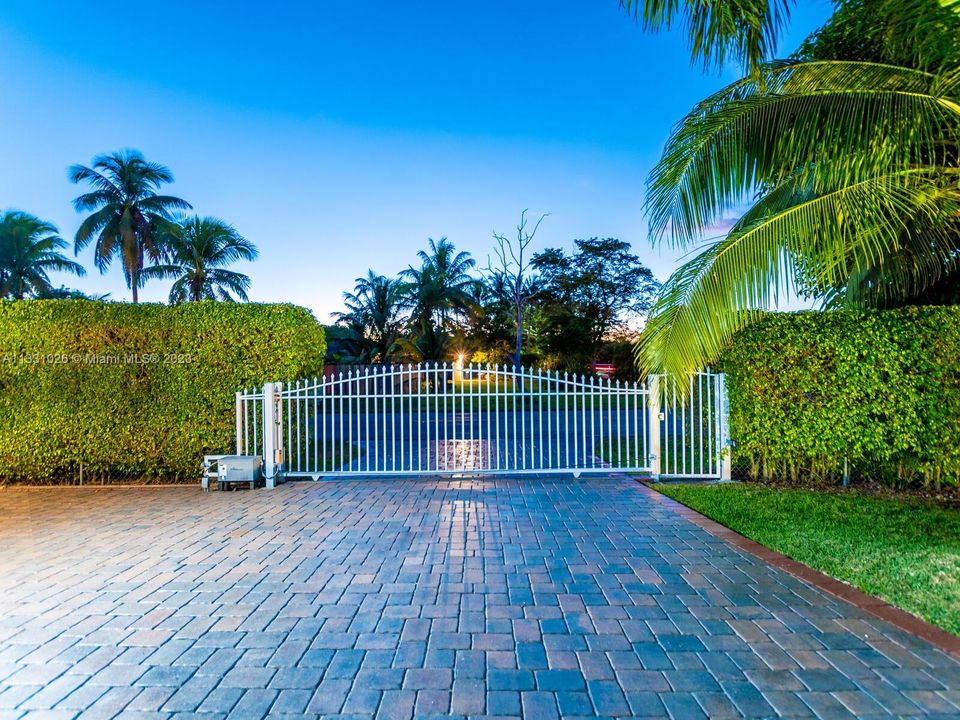 Recently Rented: $8,750 (4 beds, 5 baths, 2544 Square Feet)