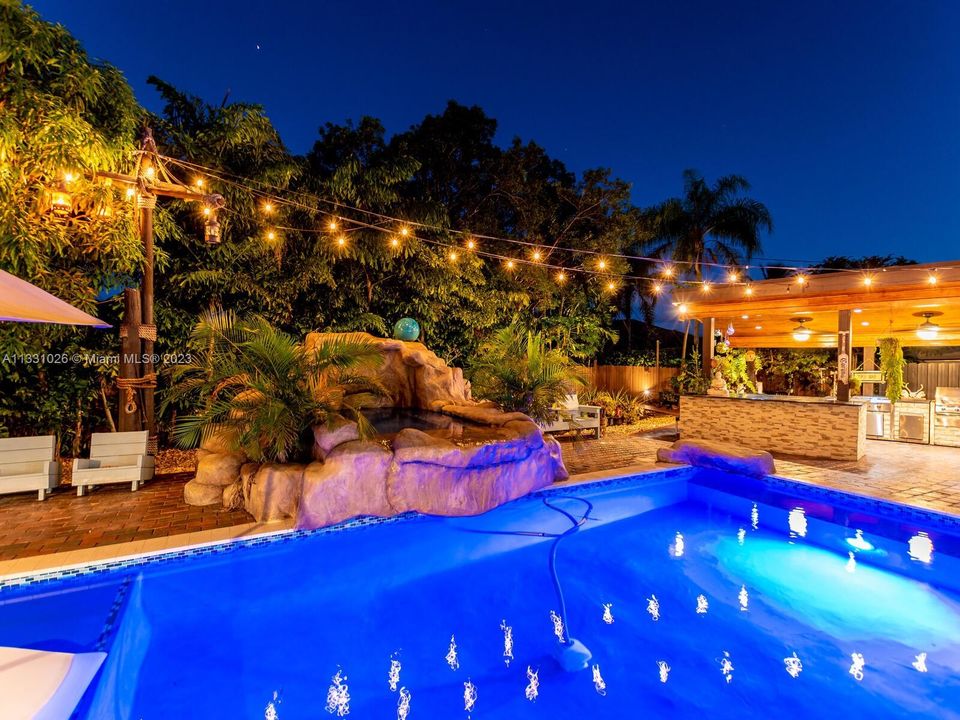 Recently Rented: $8,750 (4 beds, 5 baths, 2544 Square Feet)