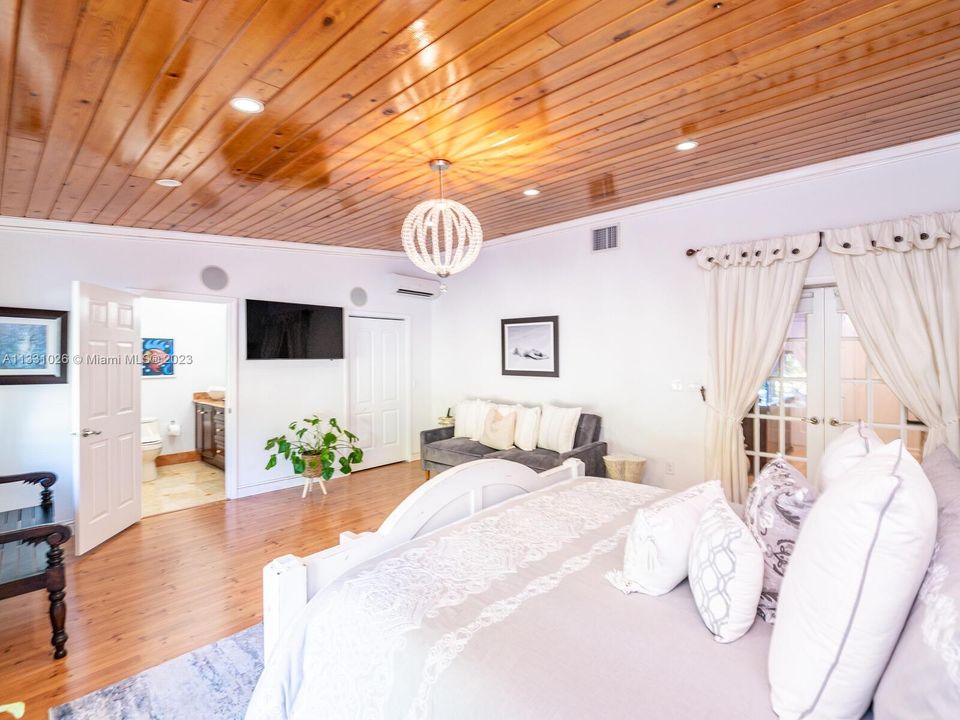 Recently Rented: $8,750 (4 beds, 5 baths, 2544 Square Feet)