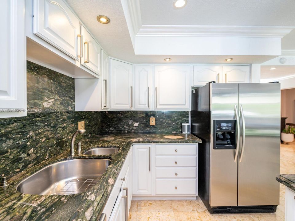 Recently Rented: $8,750 (4 beds, 5 baths, 2544 Square Feet)