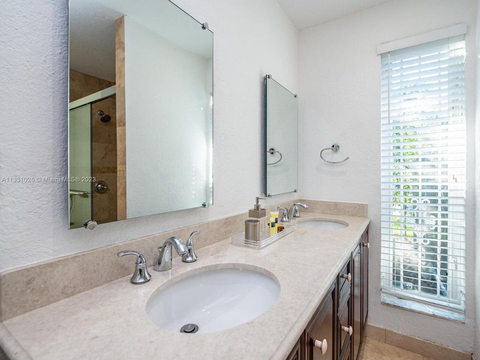 Recently Rented: $8,750 (4 beds, 5 baths, 2544 Square Feet)