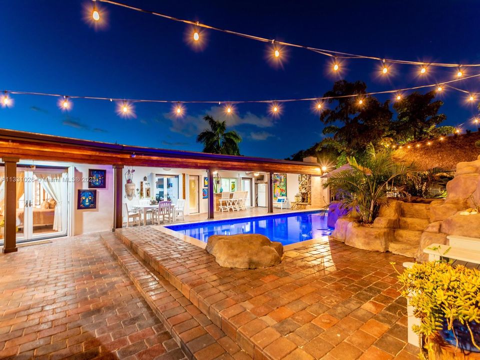Recently Rented: $8,750 (4 beds, 5 baths, 2544 Square Feet)