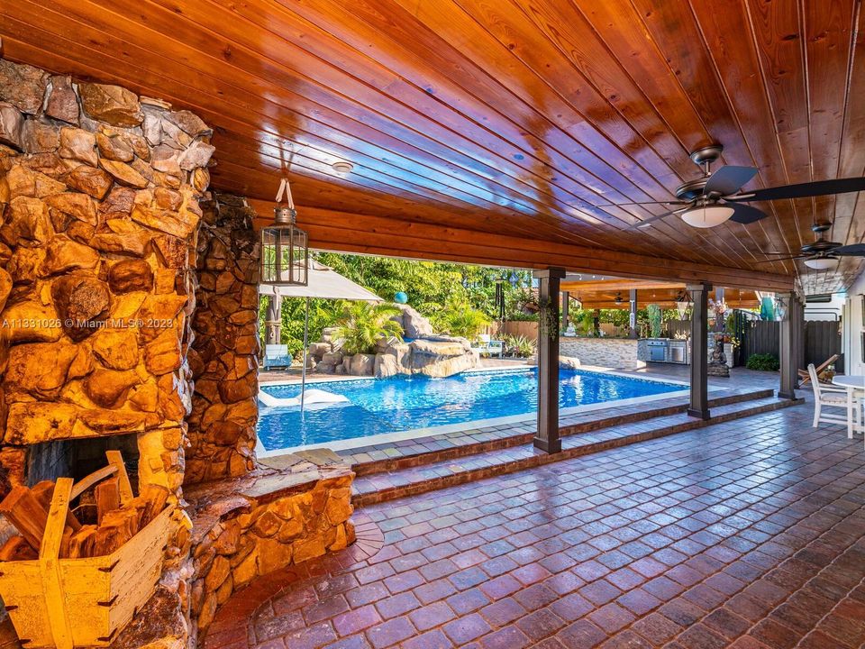 Recently Rented: $8,750 (4 beds, 5 baths, 2544 Square Feet)