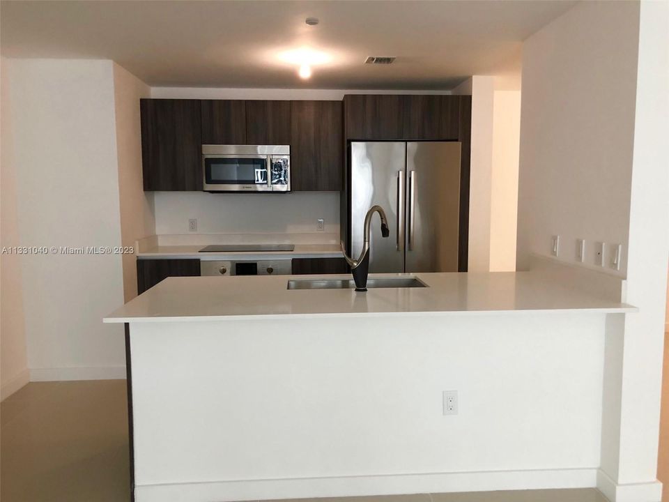 Recently Sold: $760,000 (2 beds, 3 baths, 1394 Square Feet)