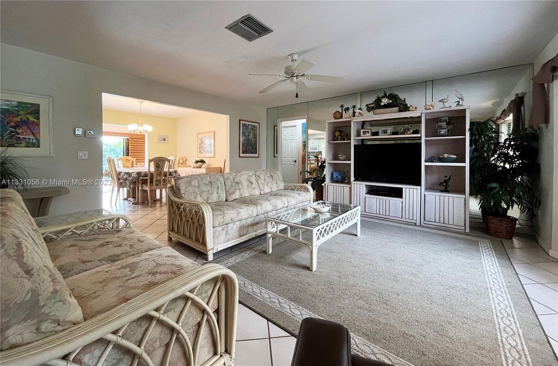 Recently Sold: $639,000 (3 beds, 2 baths, 1654 Square Feet)