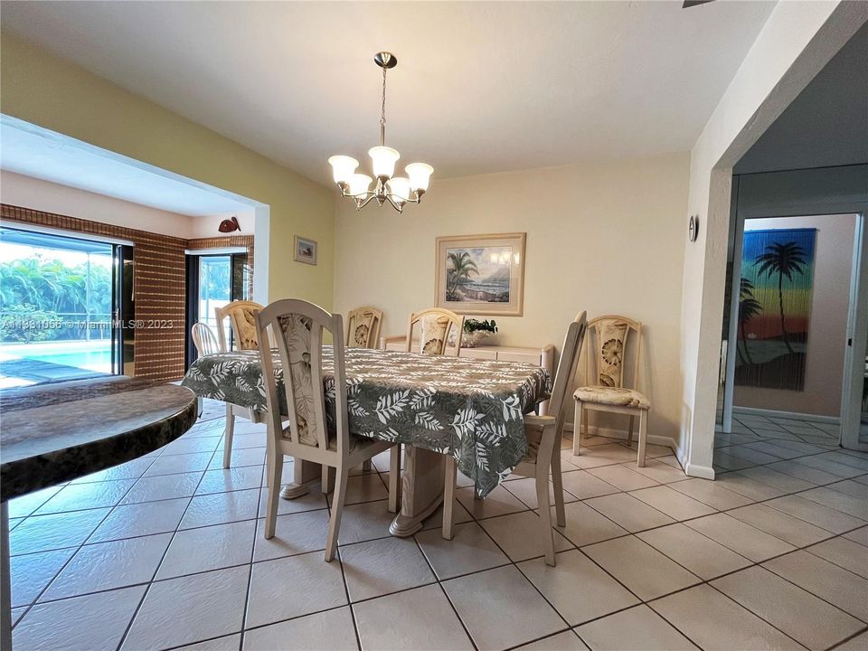 Recently Sold: $639,000 (3 beds, 2 baths, 1654 Square Feet)