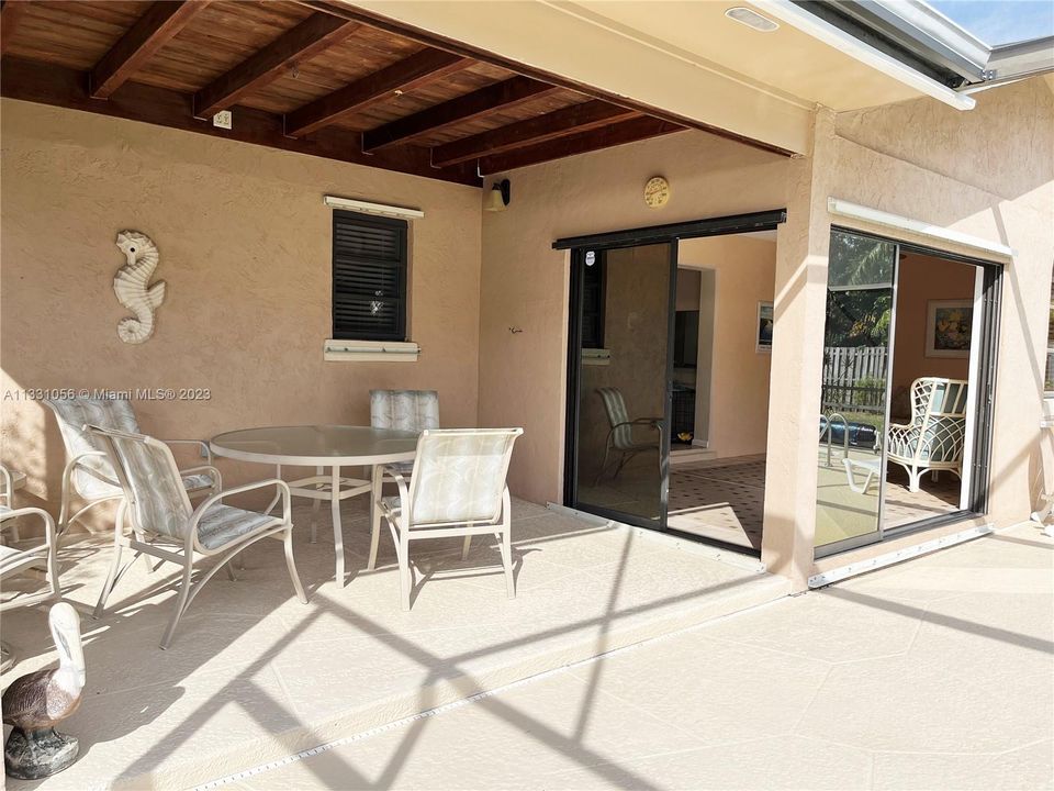 Recently Sold: $639,000 (3 beds, 2 baths, 1654 Square Feet)